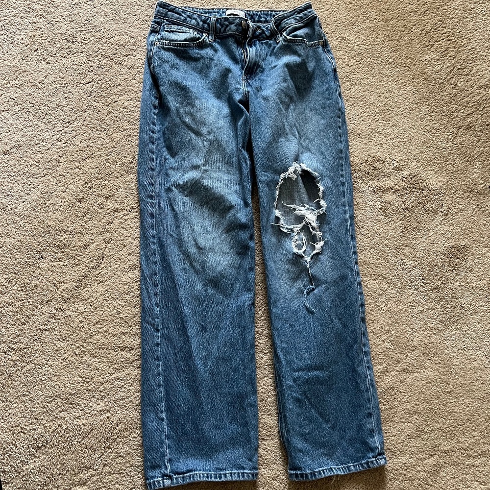 Forever 21 size 25 ripped wide legged jeans